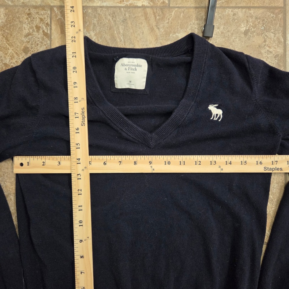 Abercrombie‎ Fitch Navy V Neck Long Sleeve Sweater Classic Logo Women M - Picture 3 of 7